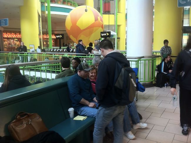 ipad 2 queues Carousel mall Syracuse NY