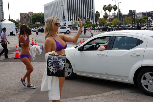 E3-bikini-car-wash2