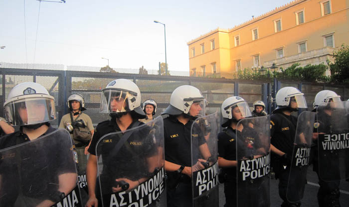 aganaktismenoi-sto-syntagma-day-28-06