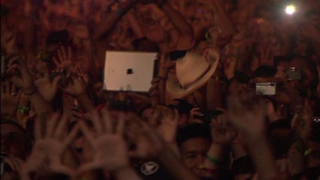 02-ipad-photo-music-festival