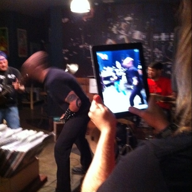 09-ipad-photo-metal