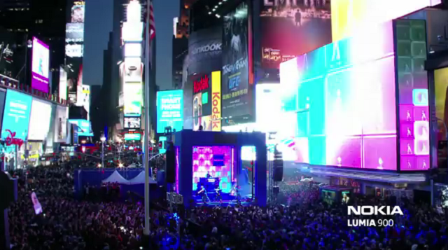 nokia-lumia-900-time-square-02