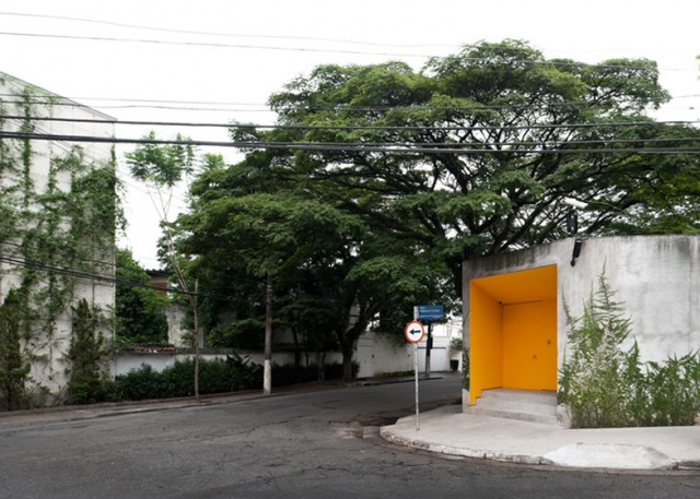 dezeen_Casa-Grecia-by-Isay-Weinfeld_ss_1