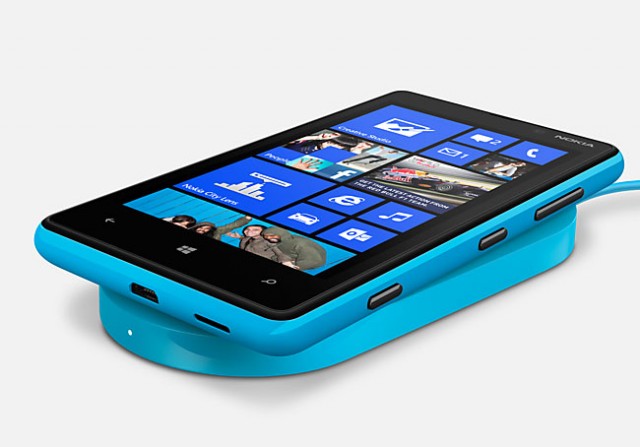 Nokia Lumia 820 Cyan