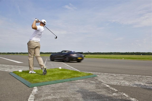 mercedes-sls-amg-roadster-driven-by-david-coulthard-world-record-for-golf-ball-catch_2