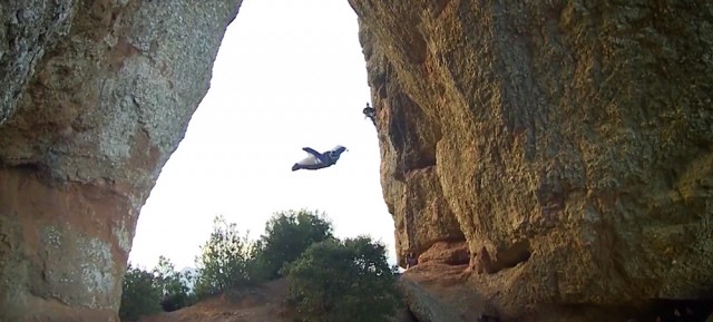 Unbelievable-Wingsuit-Cave-Flight-Batman-Cave-Alexander-Polli