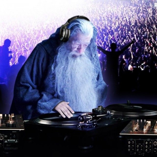 dj-650x653