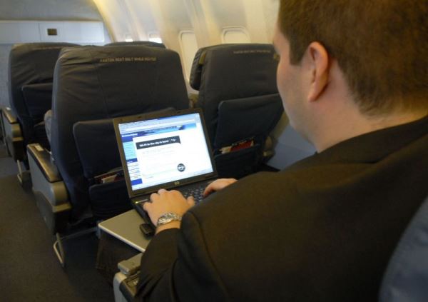 laptop-user-gogo