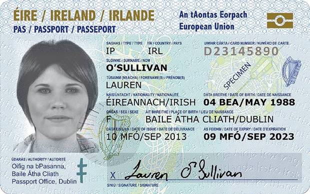 passport-card-selfie
