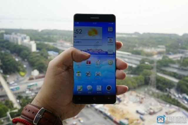 Oppo bezel-less phone