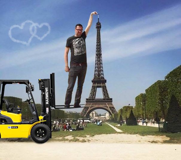 photoshop-eiffel-tower-tourist-photo-sid-frisjes-81