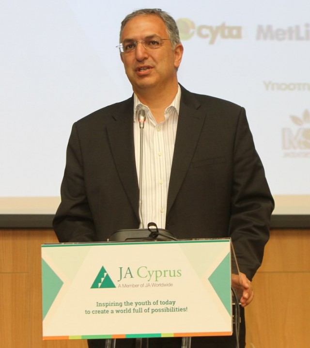 Ο Yπουργός Παιδείας και Πολιτισμού, Δρ. Κώστας Καδής χαιρετίζει την εκδήλωση