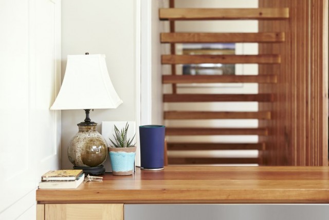 Zoomed_out_device_on_counter.0