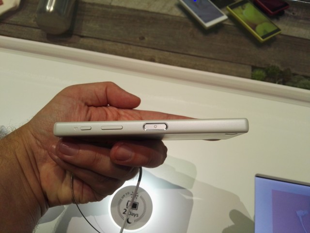 Sony Xperia Z5 Compact (3)