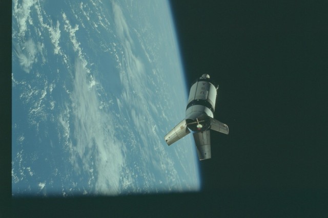 AS07-3-1550 Apollo 7 Hasselblad image from film magazine 3M - Earth Orbit