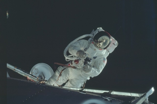 AS09-19-2982 - Apollo 9 Hasselblad image from film magazine 19A - Earth Orbit