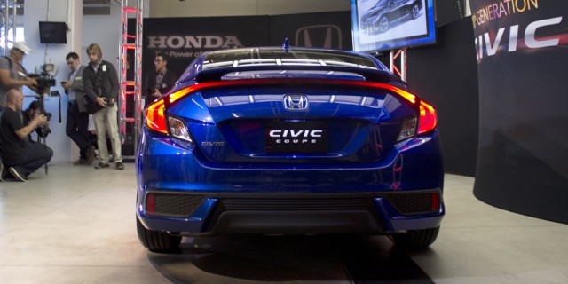 2016_Civic_Coupe_03