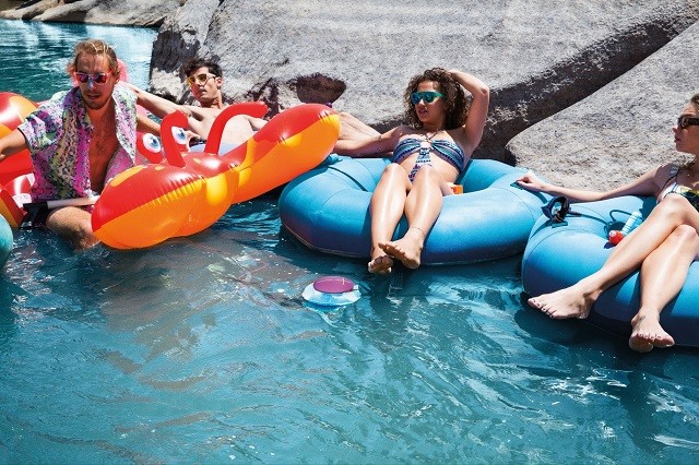 JPG 300 dpi (RGB)-M47A3922 2015 UE ROLL Floatie copy.jpg low