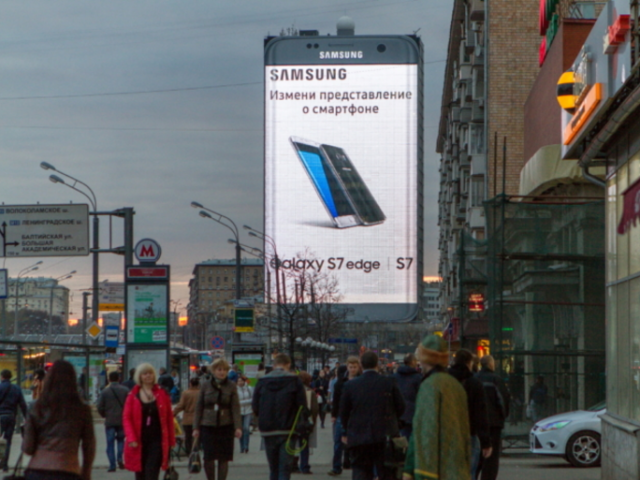 There-is-plenty-of-foot-traffic-to-view-the-billboard-in-the-evening