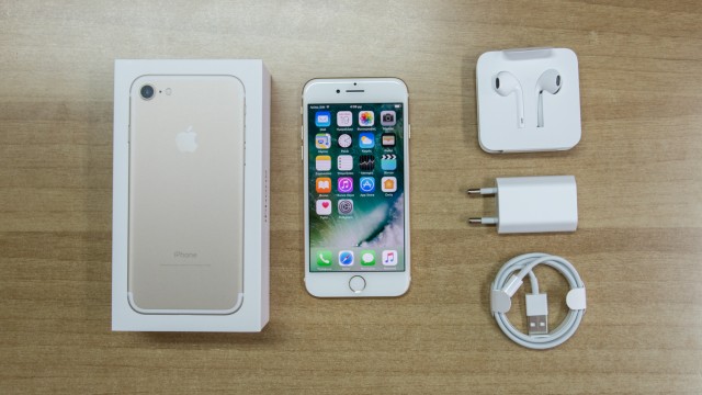 iphone-7-gold-3
