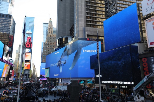 004_Galaxy_S8_S8+_Timesquare OOH