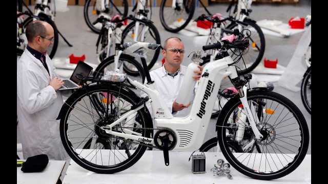 2018-01-16T162212Z_73050849_RC1C9BC53480_RTRMADP_3_FRANCE-BICYCLES-HYDROGEN
