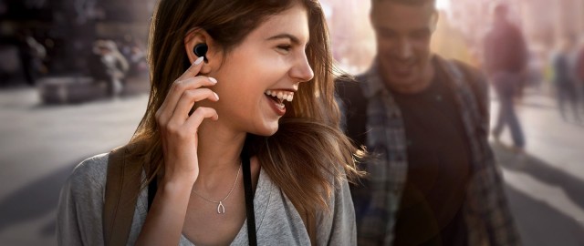 galaxy-buds-lifestyle-official
