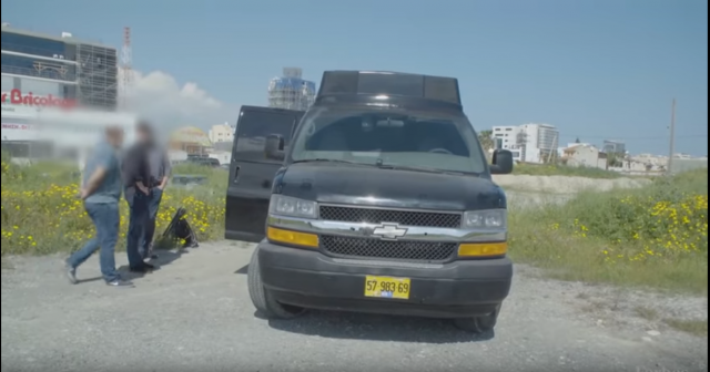 spy-van-002
