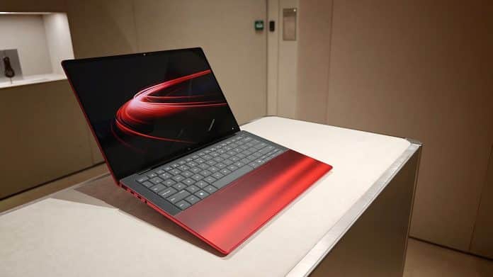 HP Scuderia Ferrari AI PC